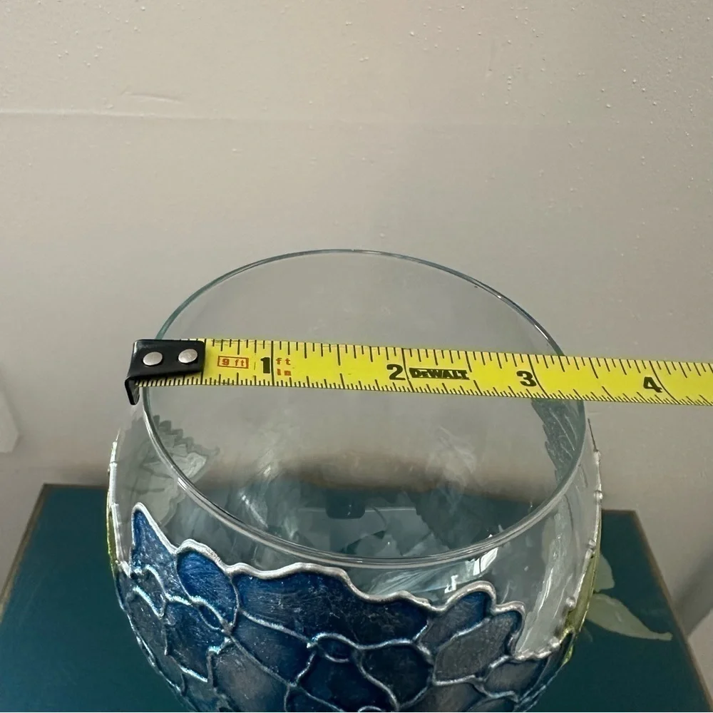 Hand-Gilded Blue Hydrangea Wine Glass made in Italy